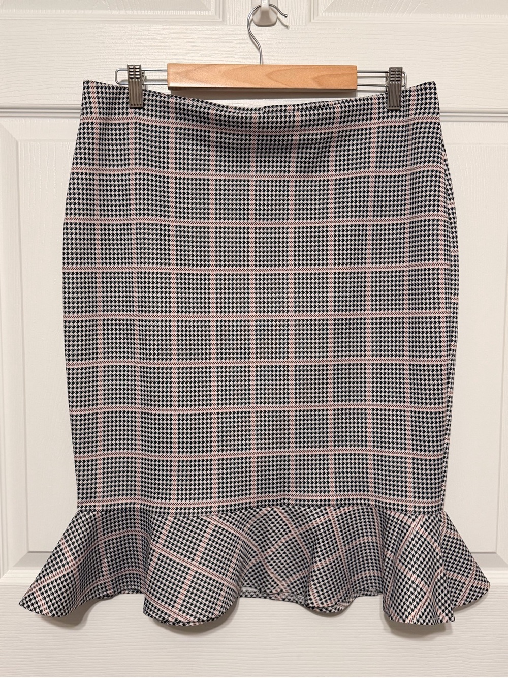 Women's Black and Pink Check Ruffle-Hem Pencil Skirt